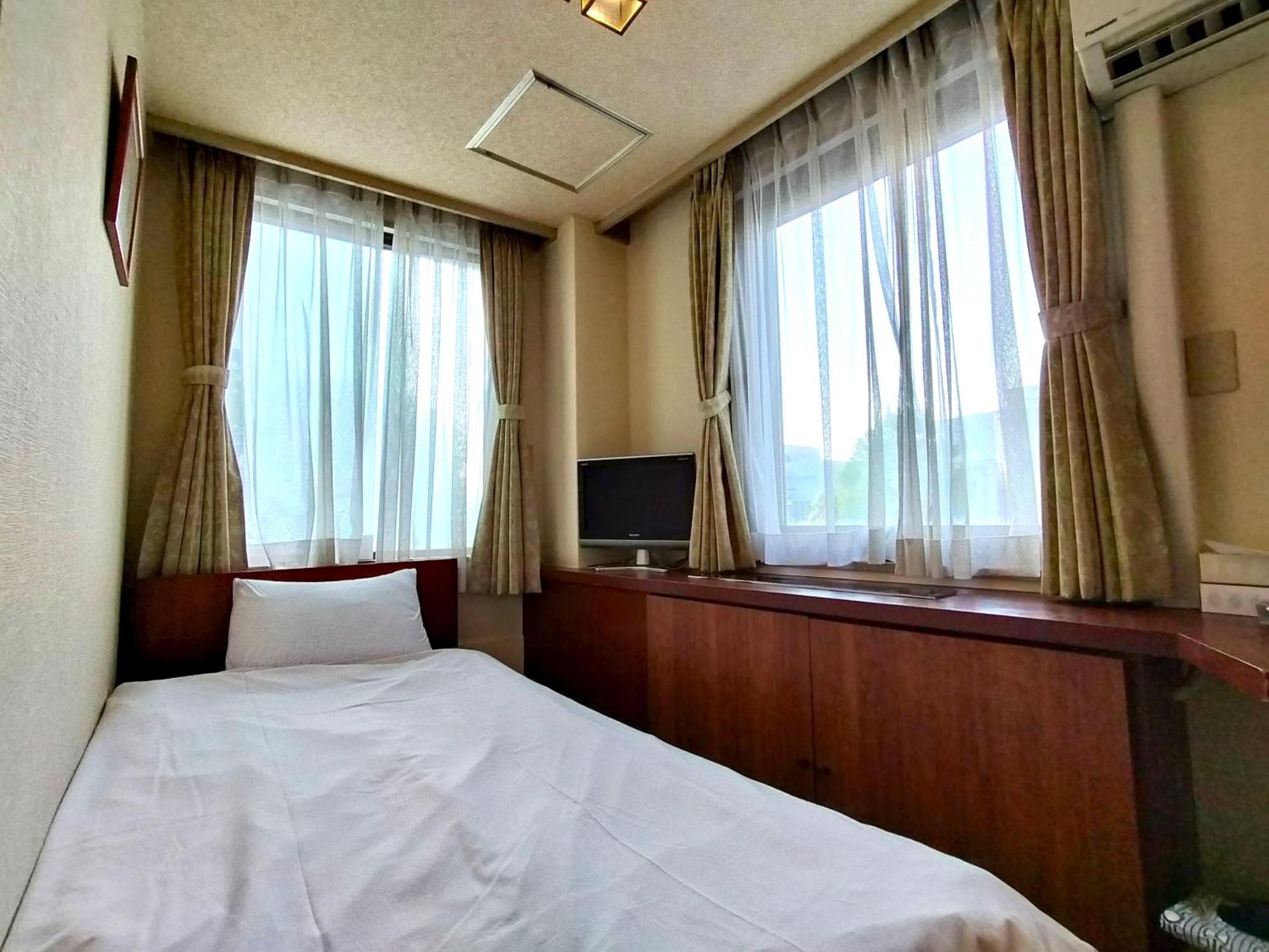 Tabist Business Hotel Takizawa Takasaki Station Nishiguchi Esterno foto
